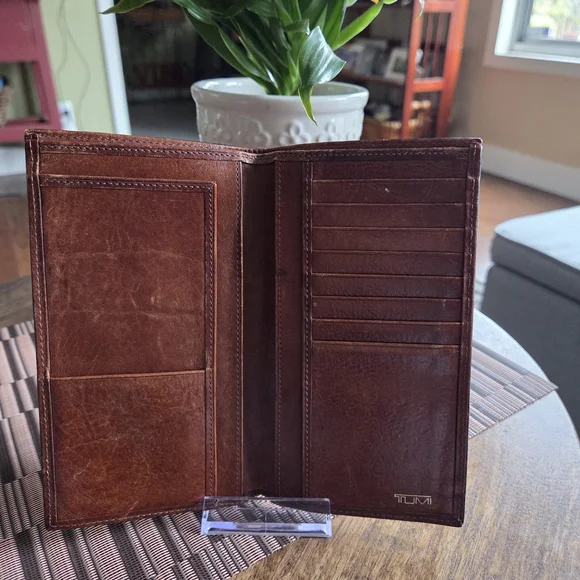 TUMI Large Brown Bifold Leather Wallet - Picture 3 of 6